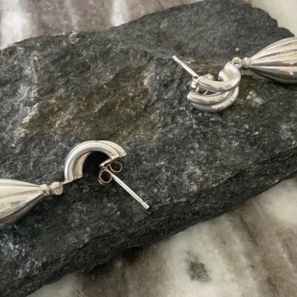 Vintage Sterling Silver Ribbed drop earrings - Picture 4 of 5